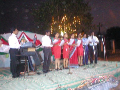 Sharing the Gospel -Chennai Intl Airport-Dec 2005